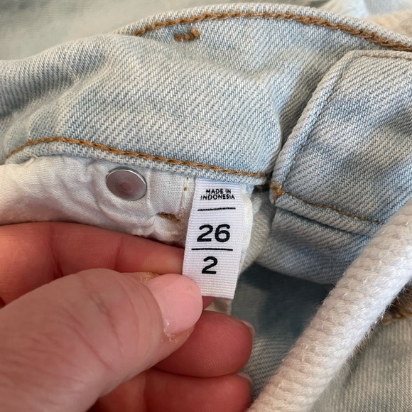 LOFT The Cut Off Light Denim Shorts with rope belt - size 2 - Picture 6 of 6